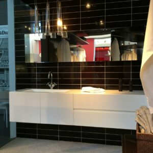 Mobile Bagno Sospeso in Corian